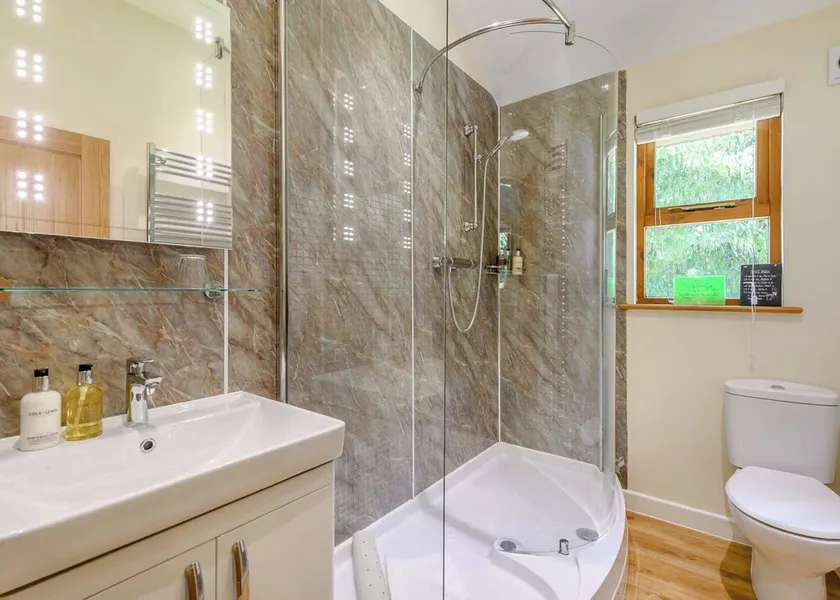 This lodge is ideal for a couple a looking to take a short break away. - Image 1