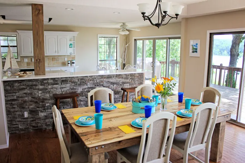 Perfect year round getaway - On the water! Theater, Fire Pit, Game room, Kayaks - Image 1