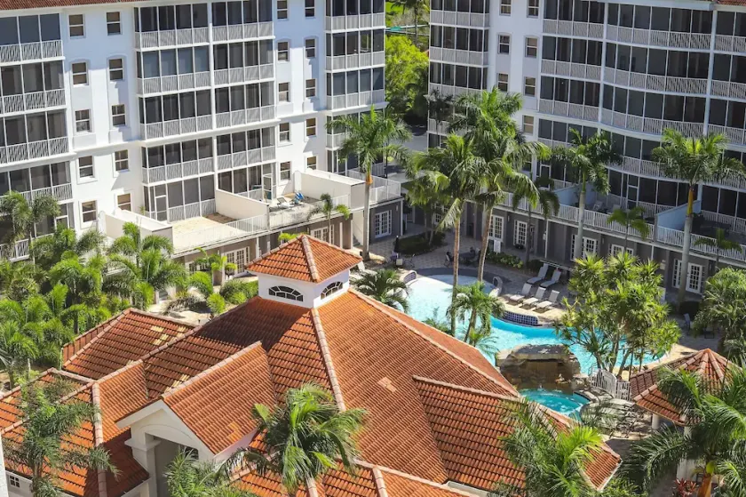 Regatta at Vanderbilt is an upscale condo - a 7 minute walk to the beach! - Image 1