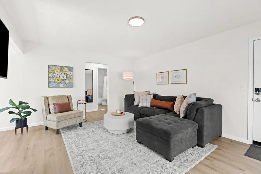 Contemporary 1BR, Fast WiFi, Pet-Friendly - Image 1