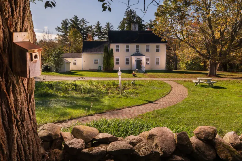Beckons you to enjoy an idyllic farm stay in a colonial home for 16 guests. - Image 1