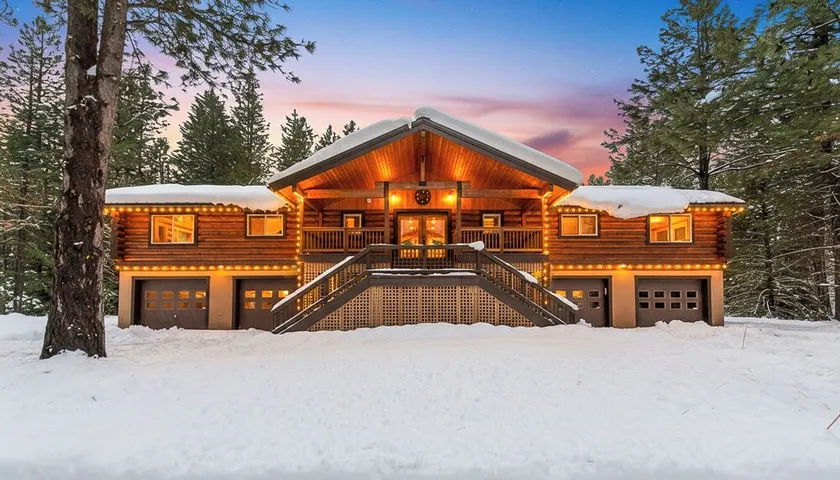 Scenic Luxury på 12 Private Acres på Grand & Beautiful Natapoc Lodge - Image 1
