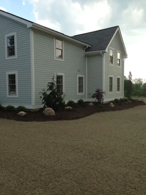 Bellamente renovada casa de campo de 1840 en la ruta del vino del lago Keuka. - Image 1