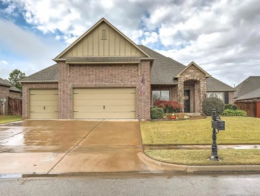 Recently Updated Home with outdoor grilling area and movie room - Image 1