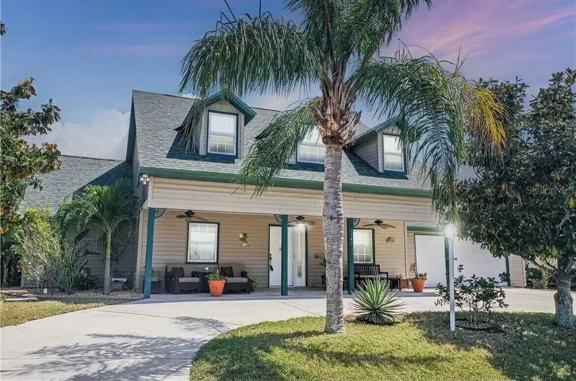 HUGE WATERFRONT HOME WITH A POOL, CLOSE TO BEACHES &FAMOUS WARM MINERAL SPRINGS! - Image 1