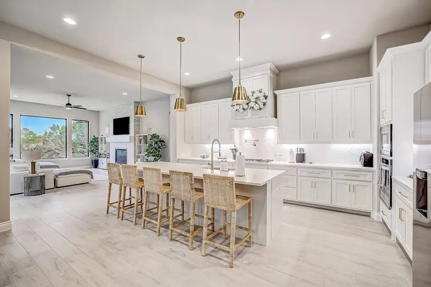 Exquisite Dog-Friendly Home with Balcony, Enclosed Yard, Central AC, & W/D - Image 1