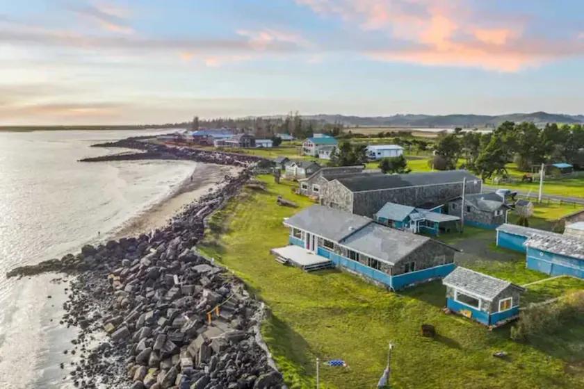 Cozy Coastal Getaway • Panoramic Ocean Views - Image 1