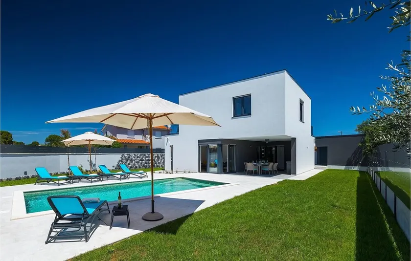 Preciosa casa en Pula - Image 1