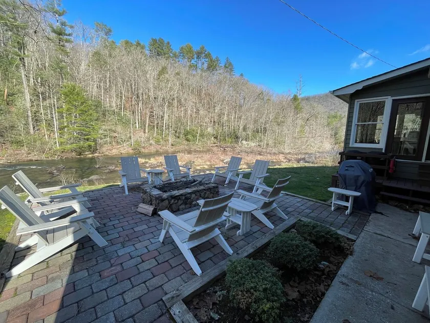 Large Recently Renovated Home on the Amazing Cheoah River: 8 miles to the Dragon - Image 1