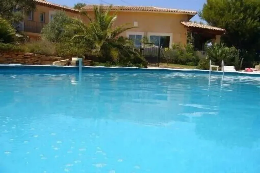 Provence Schöne Villa in den Hügeln mit Blick auf das Wasser. - Image 1
