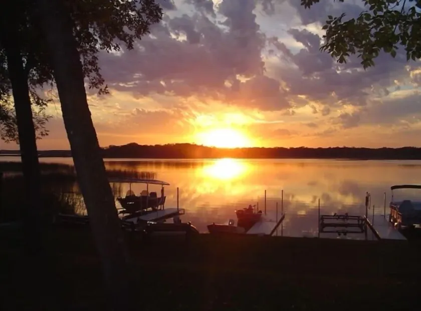 Lakeshore Condominium Cabin on Clearwater Lake - Image 1