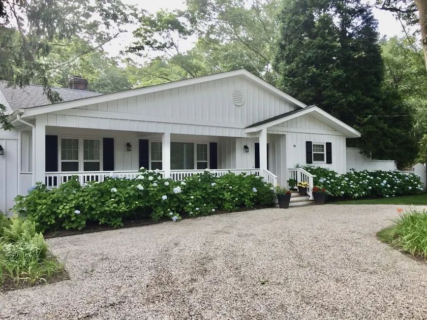 * Reduceret Pris * Nyrenoveret, East Hampton Hamlet, opvarmet pool + 5 min til stranden - Image 1