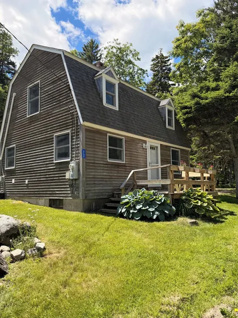 Cozy Mid-Coast Maine Cottage-steps from the beach! - Image 1