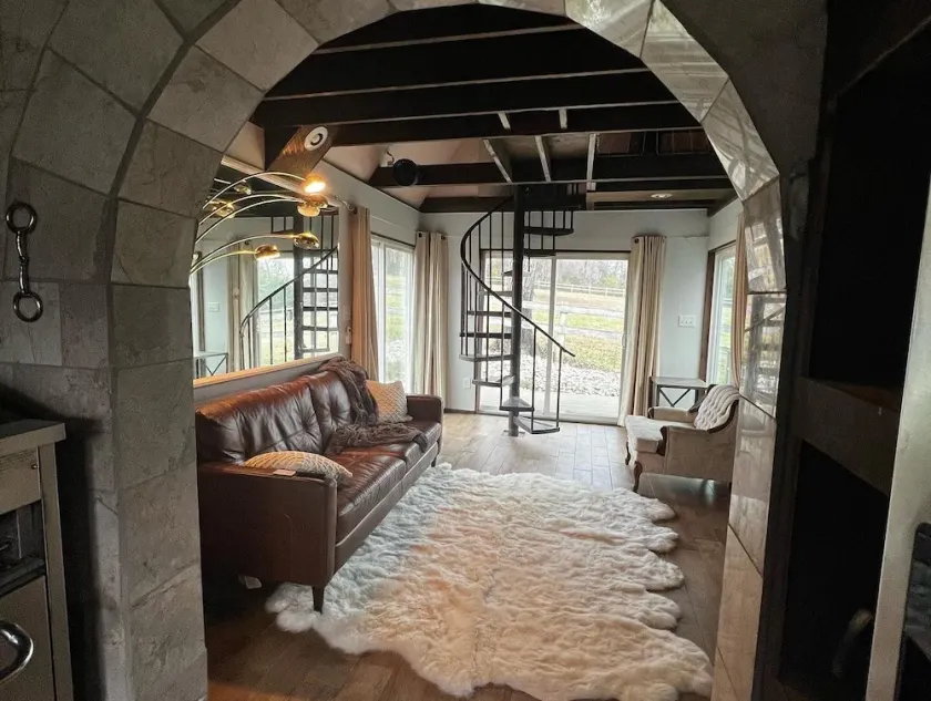 Loveshack, a charming tiny house on a 5 acre farm - Image 1