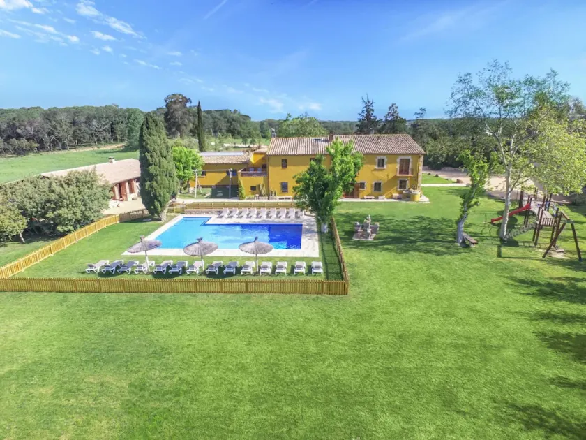 Magnificent 15 bedroom villa Spain|XXL Pool, BBQ, Gamesroom|Beaches & Barcelona - Image 1