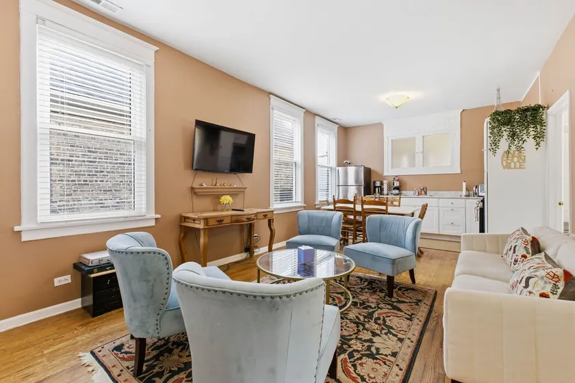 At Home in Andersonville - Close to Foster Beach and the Red Line by AllSet Turnover - Image 1