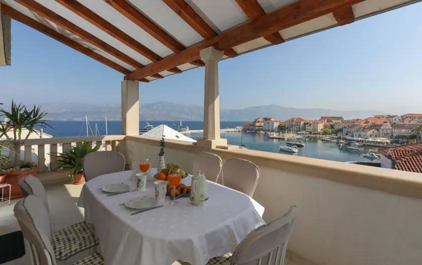 Three bedroom apartment near beach Postira, Brač (A-6053-a) - Image 1
