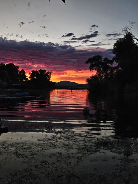 Picturesque sunset views  perfect for couples, families and fishermen - Image 1
