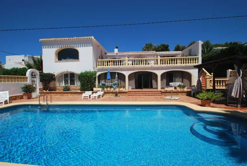 Comfortable villa with private pool, air condition - Image 1