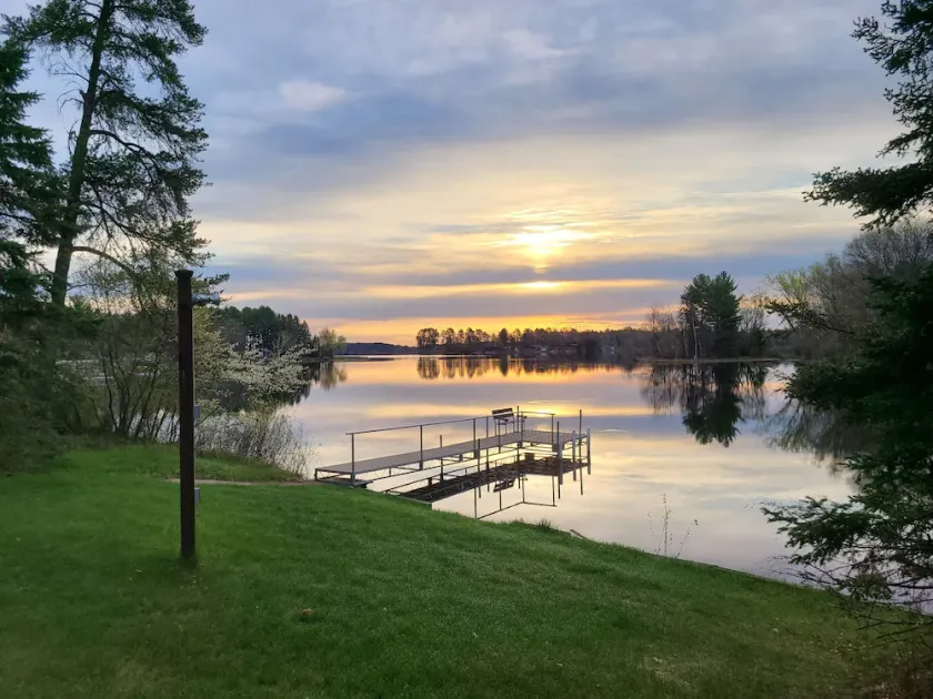 Three Bedroom Ranch on the Lake w/ Firepit - Image 1