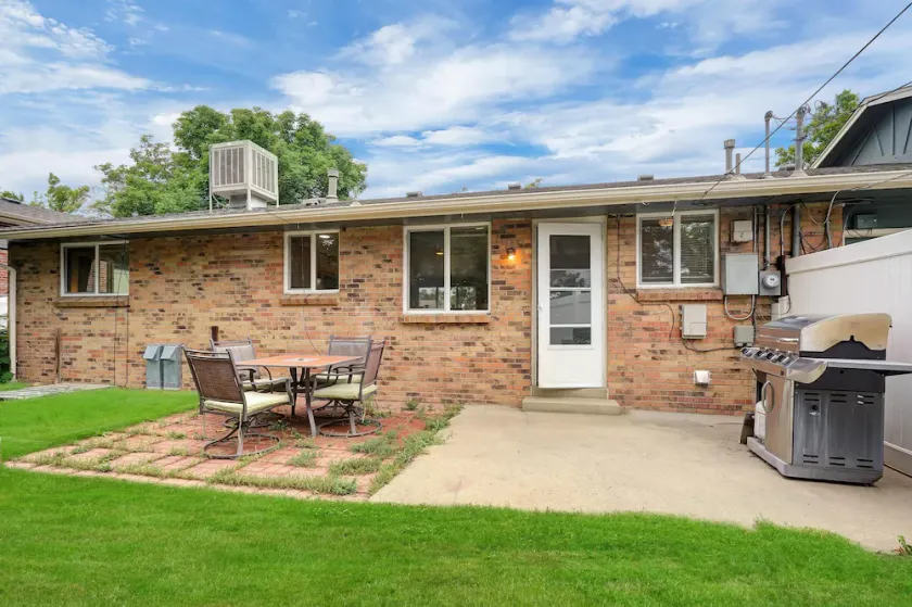 Large 2 bedroom home with HUGE Yard * Easy Access - Image 1
