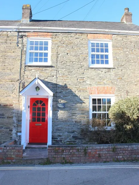 Character Cottage in Old Part of Padstow with private garden and parking - Image 1