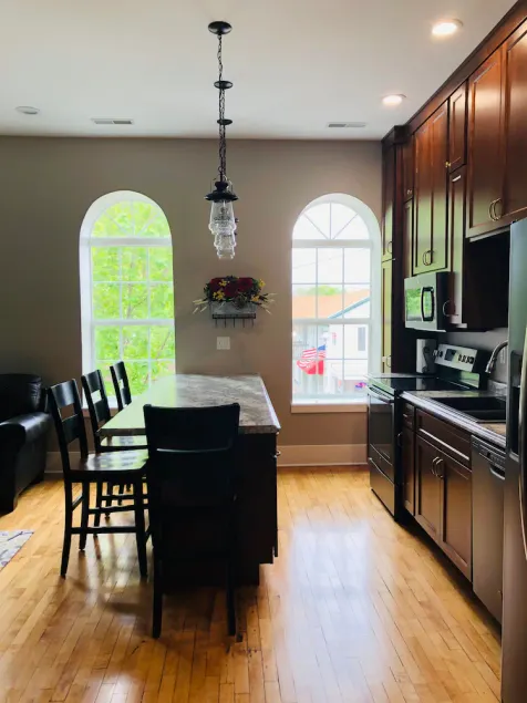 Mona K's-Little Green Rental - Image 1