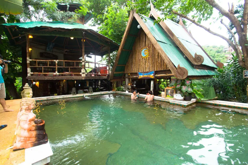 Tropical Garden Bungalow - Image 1