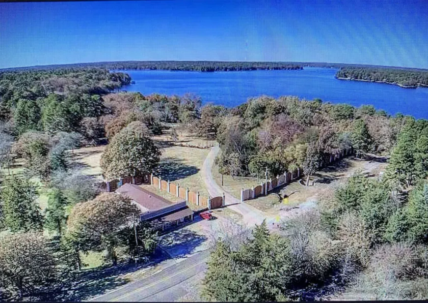 Welcome to the serene setting of Lake Cypress Retreat! - Image 1