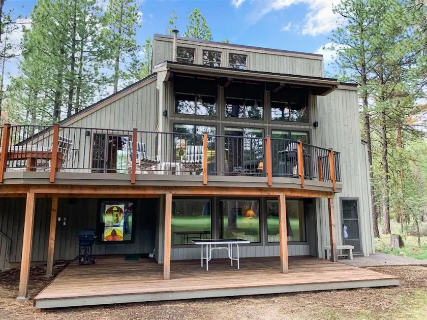 Sleeps 11 • Large deck • On the golf course - Image 1