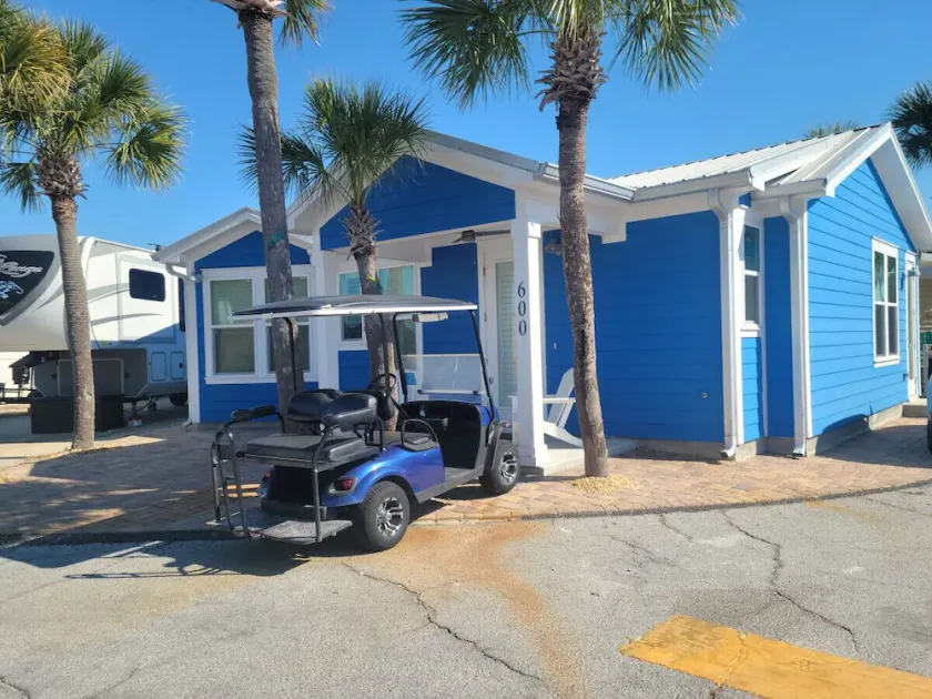 Venture Out 600 Seabreeze Dr Comes WITH GOLF CART - Image 1