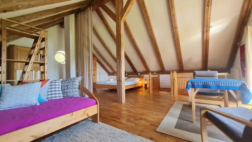 Bright holiday home in a clearing - Image 1