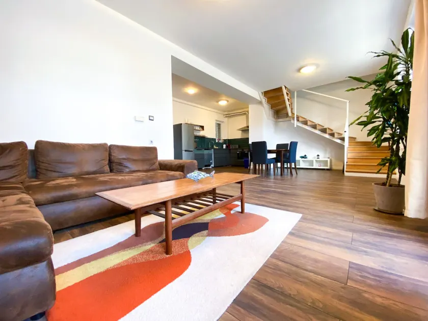 2 bedroom/2 bathroom duplex close to Opera/Andrassy bld - Image 1
