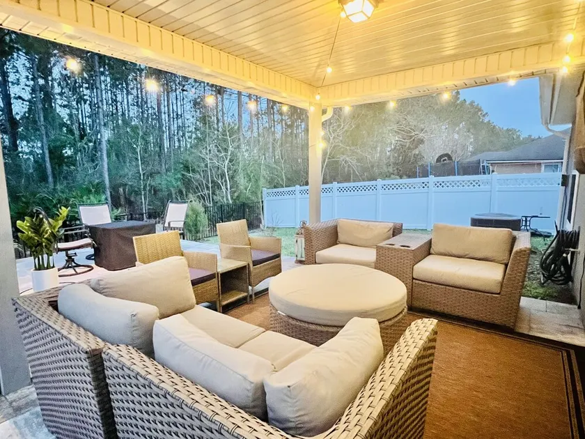 **AWESOME HOME! PEACEFUL, SAFE, PERFECT LOCATION** - Image 1