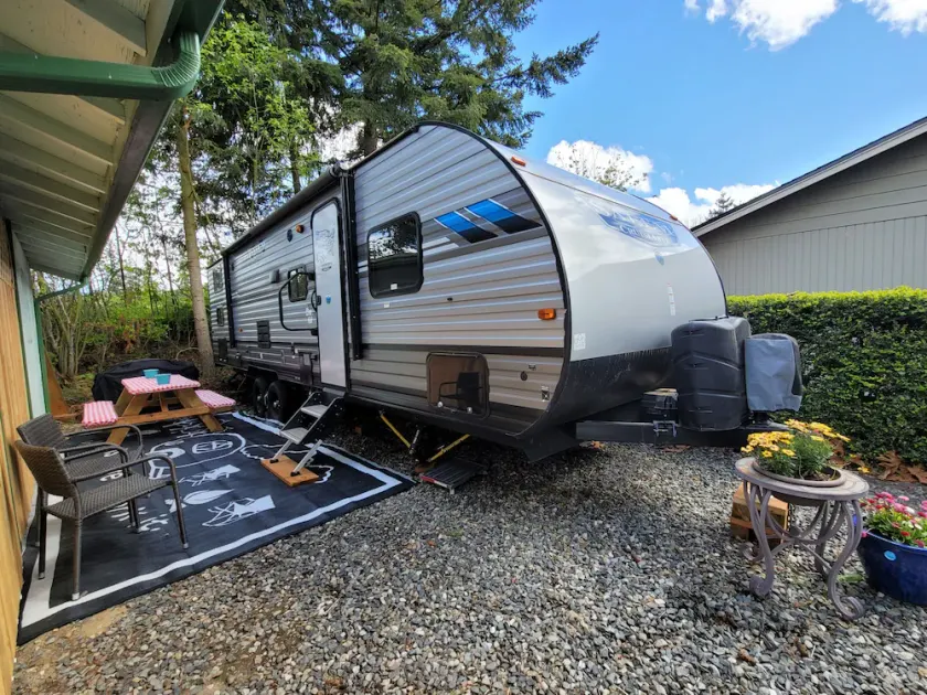 RV Glamping in the Heart of Downtown Eatonville with a Mountain View - Image 1