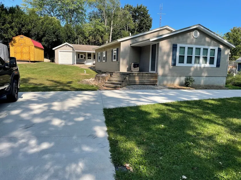 Spacious Cottage For Larger Groups - Image 1