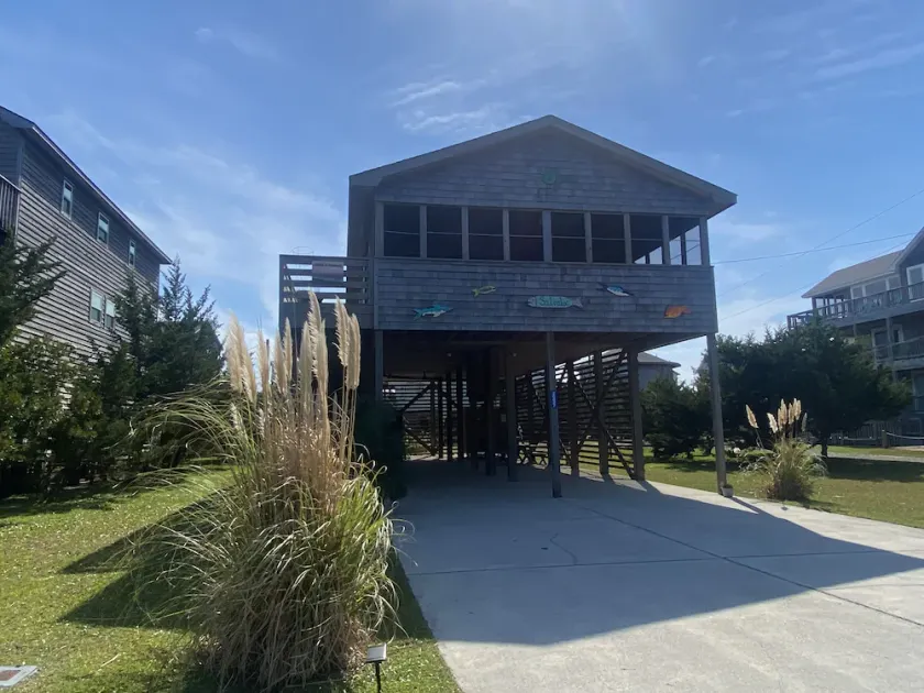 5 min walk to the beach! BEST porch ever, dogs are welcome - Image 1