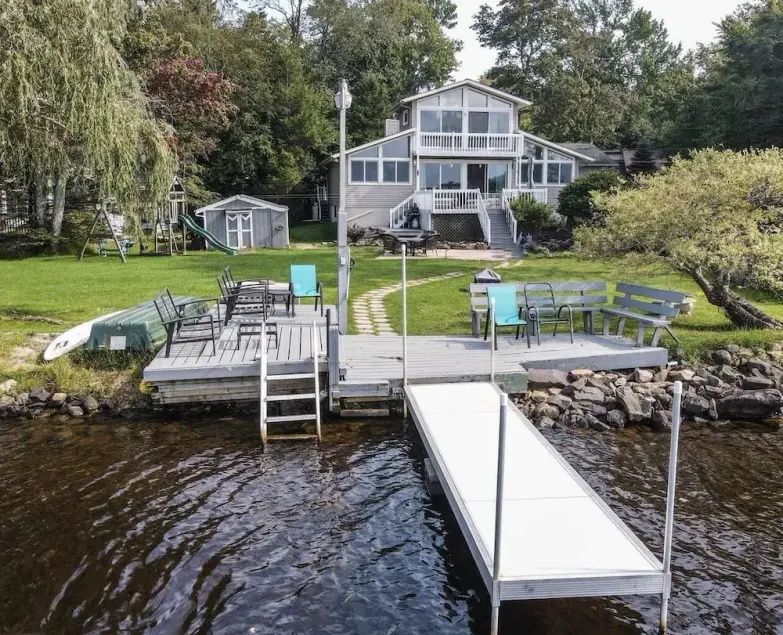 Chalet on the lake, boats, games, swimming, fishing, sunset views, private lake - Image 1