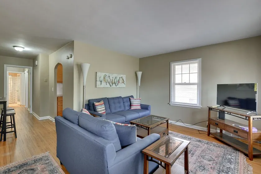 Two bedroom townhouse, minutes from the UNMC - Image 1
