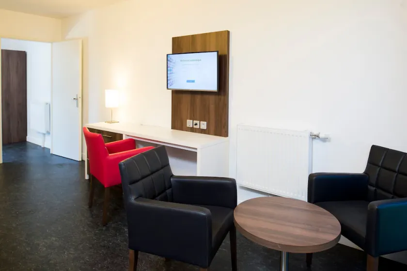 Suite Moderne 100m du Centre|Wifi + Salon Privé - Image 1