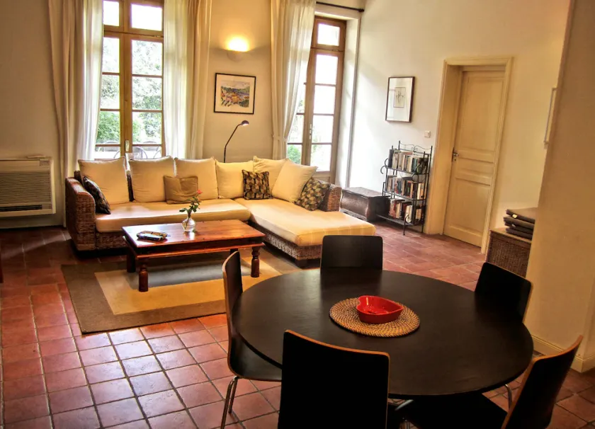 Ground floor garden apartment (+ optional studio), quiet central location - Image 1