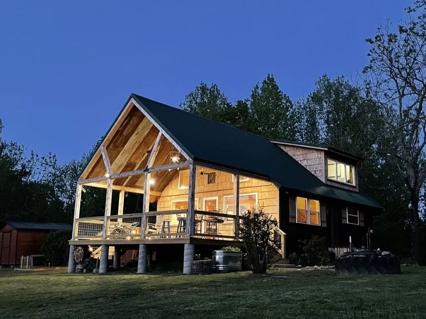 Ridge Top Cabin minutes away from Buffalo National River with privacy and views. - Image 1