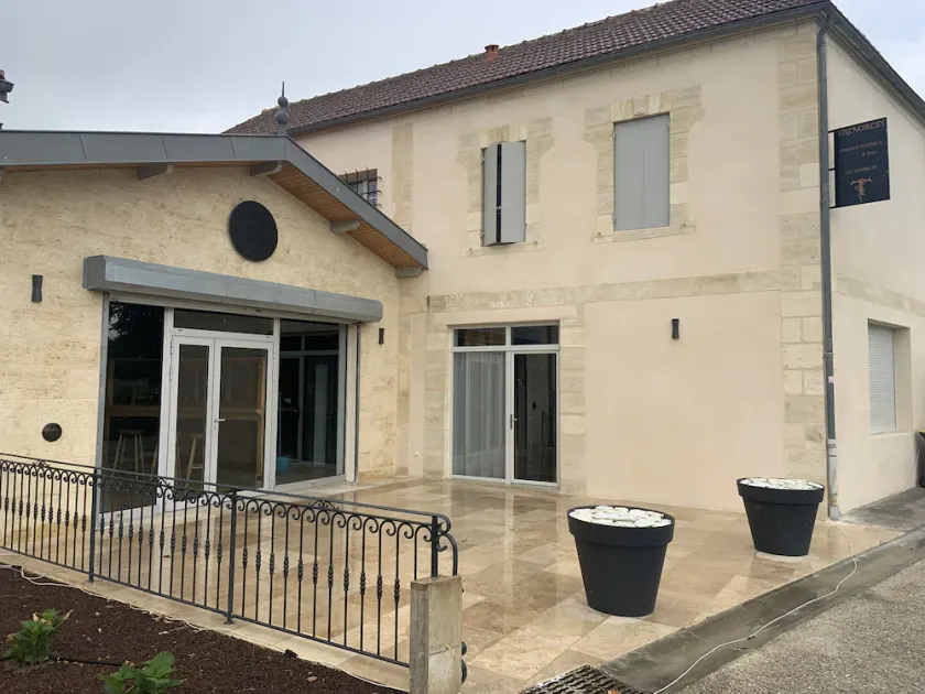 Stopover gîte at the foot of St EMILION - Image 1