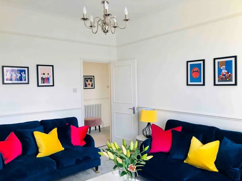 Stylishly decorated apartment - great for families & long term bookings - Image 1