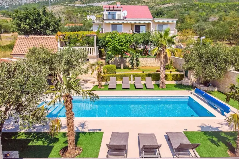 Villa Paula with 7 bedrooms, heated 36sqm private pool, Jacuzzi, Gym and sea views - Image 1