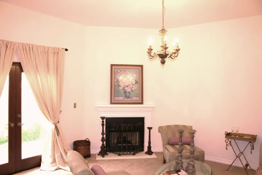 La Casa di Pasadena-- Impressionist Art Lover's Dream - Image 1