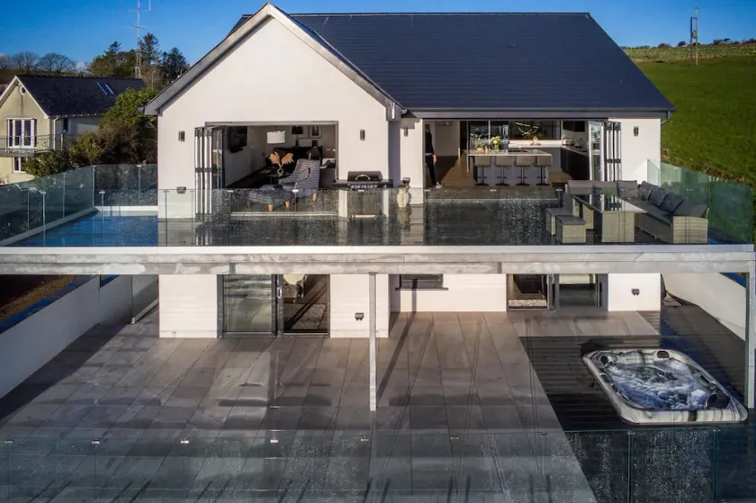 Sunrise  - 5 Bed Luxurious Holiday Home - Pendine - Image 1