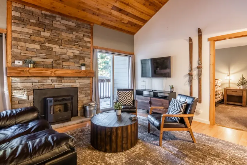 New Listing Updated 1 Bed and Loft 2 Full Bath La Residence IV N7 Sleeps 4 and Steps to Free Shuttle - Image 1