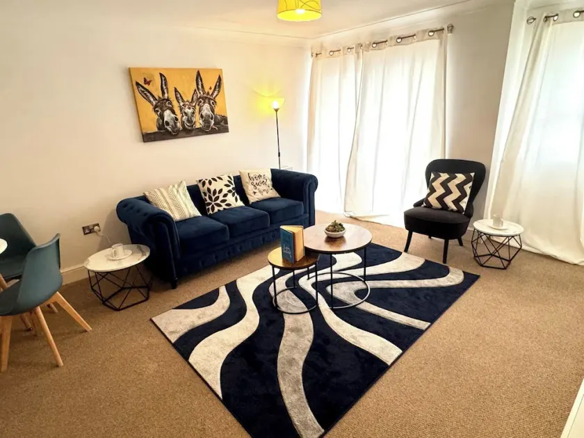 City Centre - Sleeps 2 - Wifi Parking Projector - Image 1