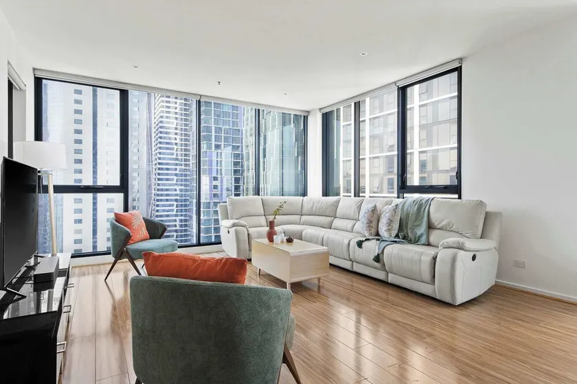 A 3BR with City Views Near Queen Victoria Market - Image 1